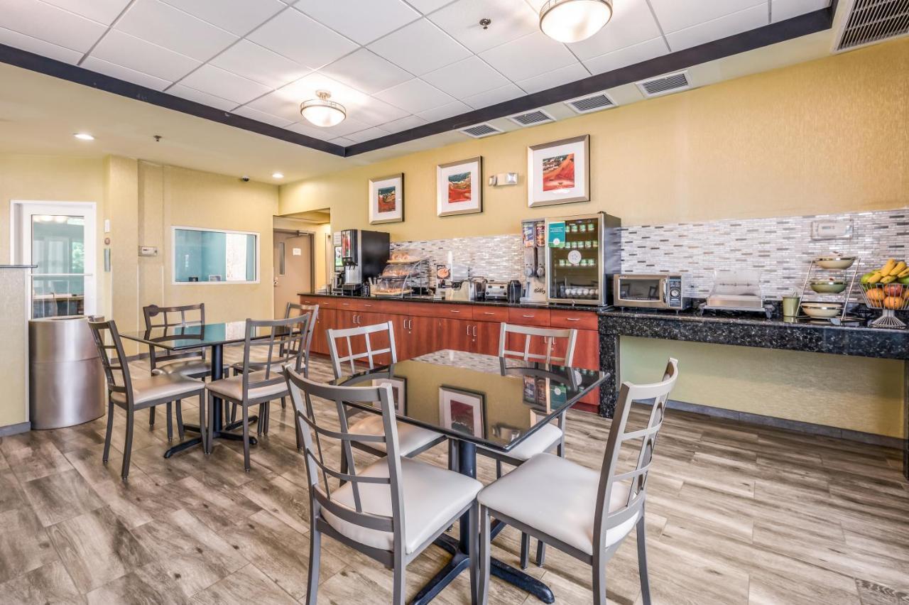 Rodeway Inn Poughkeepsie Ngoại thất bức ảnh