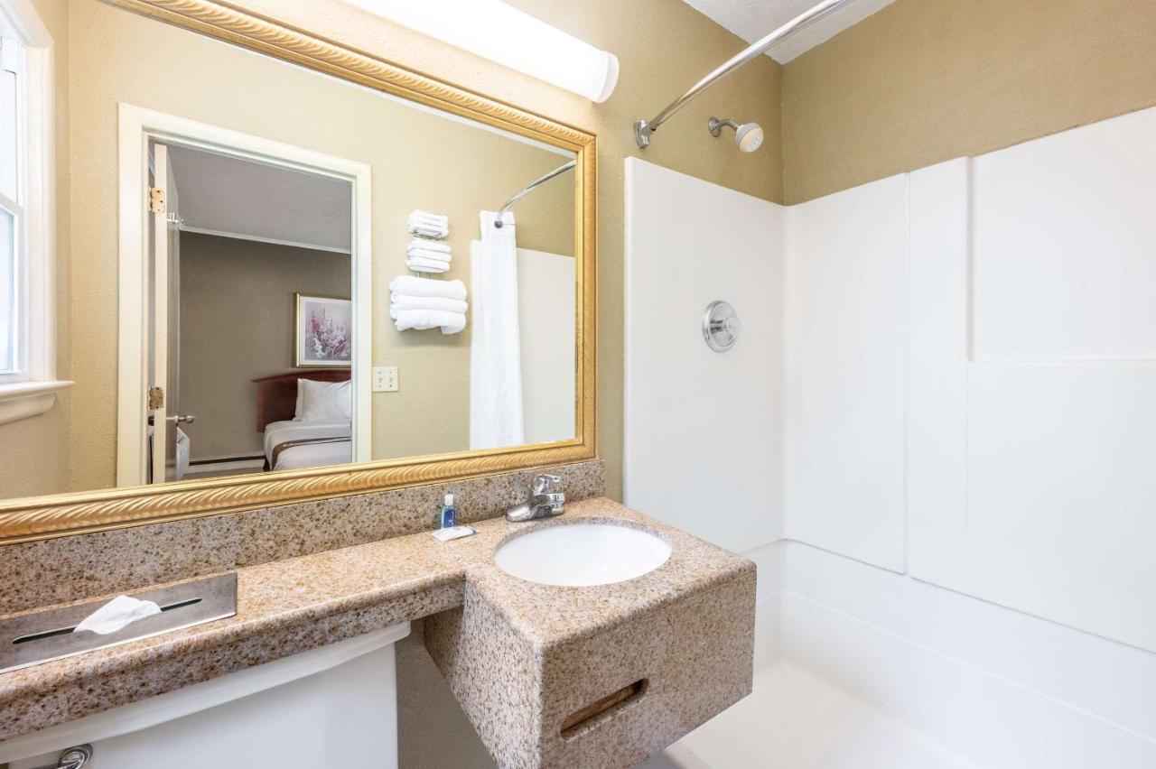 Rodeway Inn Poughkeepsie Ngoại thất bức ảnh