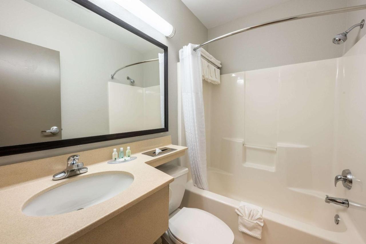 Rodeway Inn Poughkeepsie Ngoại thất bức ảnh